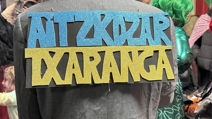 Aitzkozar txarangak bat egin zuen Txorongorekin Iturmendiko kalez kalen