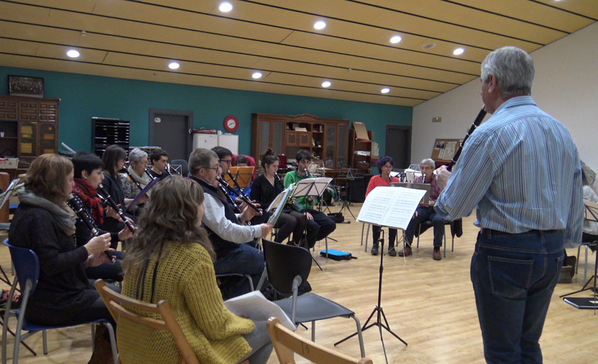 Txistuaren musikaren erritmoan