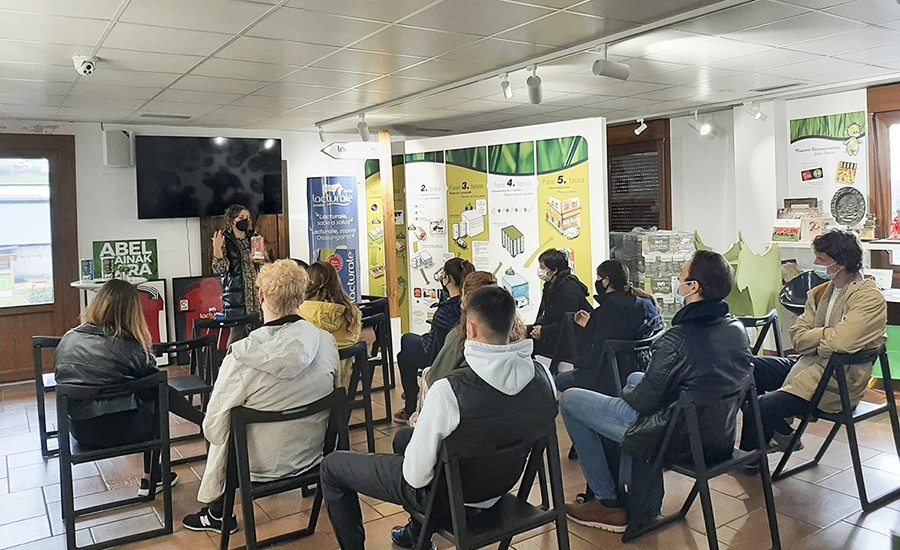 Atzerriko unibertsitate ikasleak Lacturalen