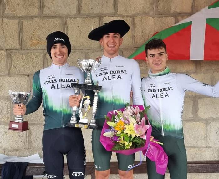 Mikel Uncillaren eta Aimar Tadeoren podiumak