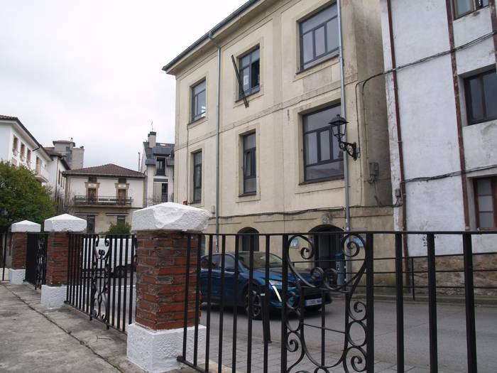 Gizarte hezitzailearen ordezkapenak egiteko zerrenda sortu nahi da