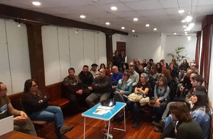 AHTri buruzko batzar jendetsua egin zen