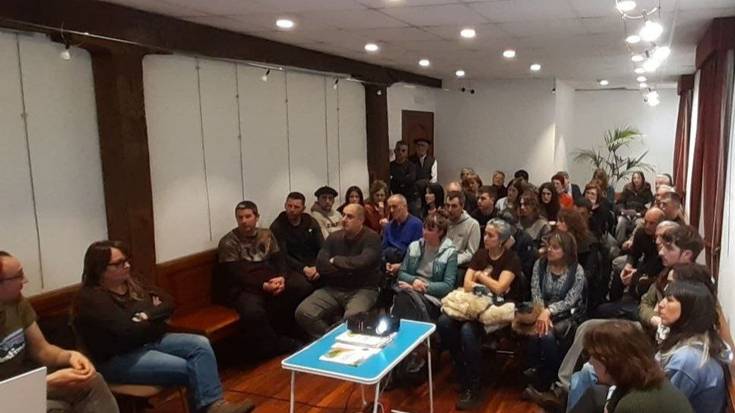 AHTri buruzko batzar jendetsua egin zen