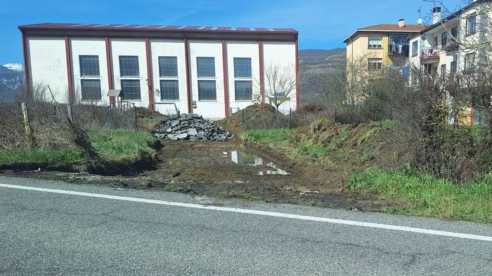Hirigintza aldaketa bi etxebizitza egiteko