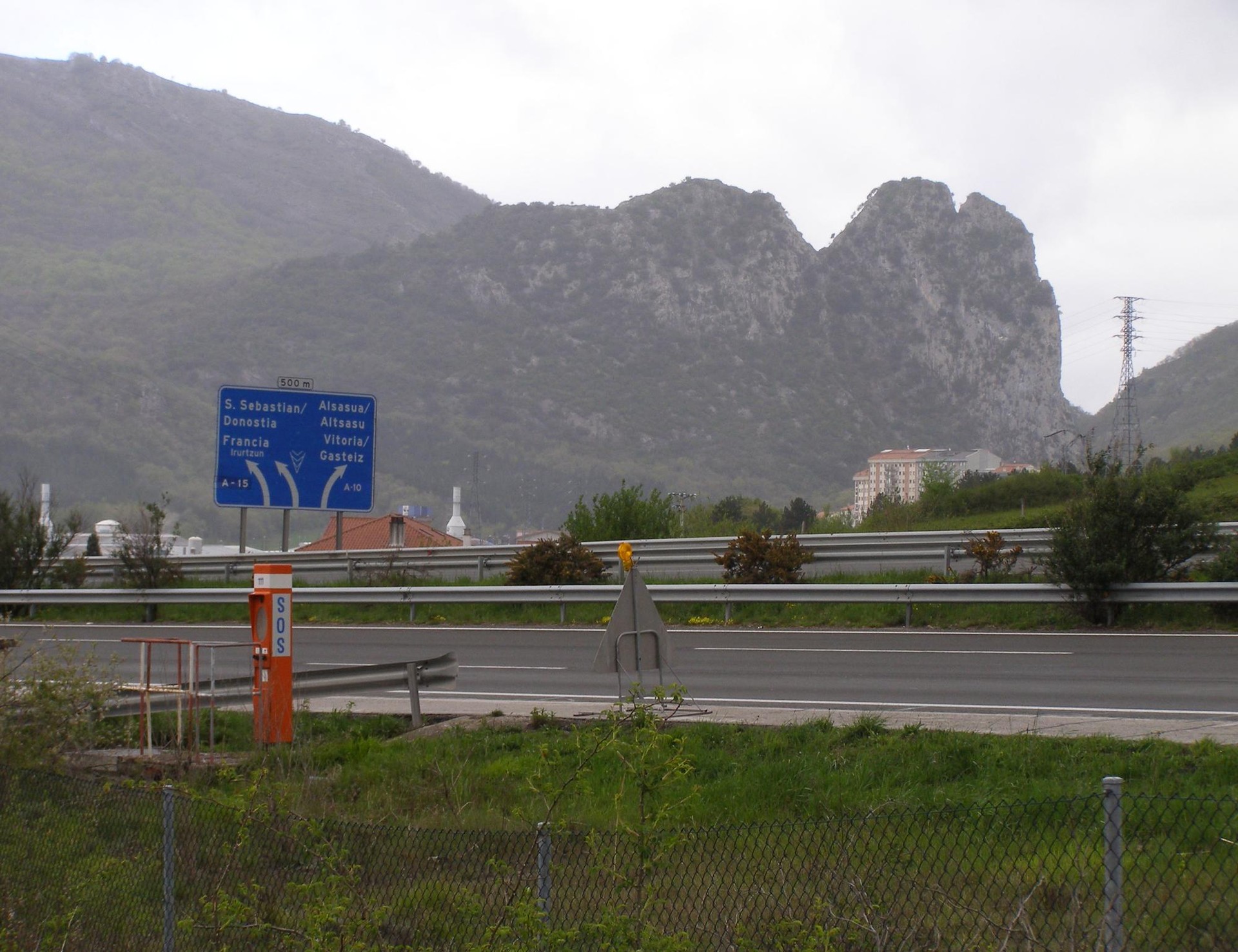 Sakanako errepide sareak 160 kilometroko luzera du