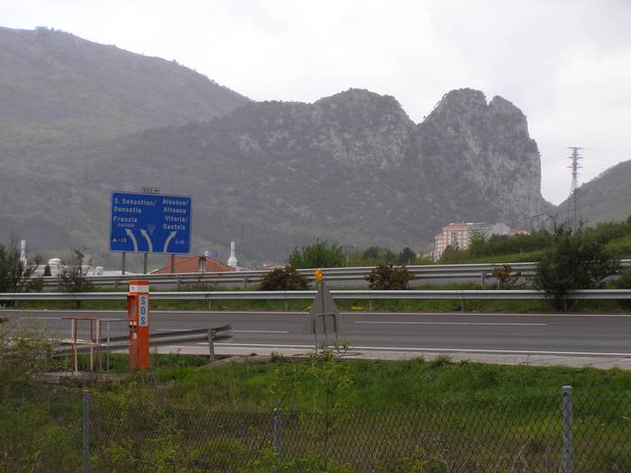 Sakanako errepide sareak 160 kilometroko luzera du