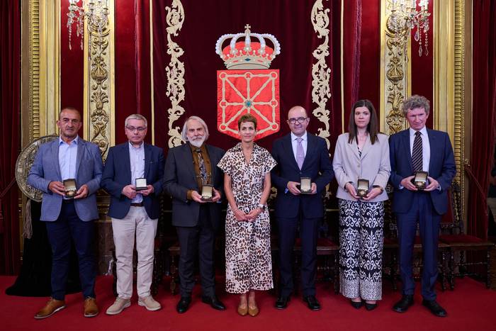 Garziandiak Carlos III.aren Gurutzea jaso du
