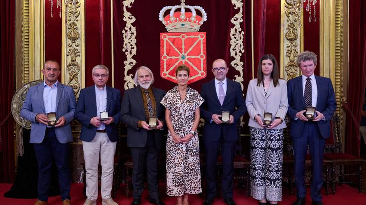 Garziandiak Carlos III.aren Gurutzea jaso du