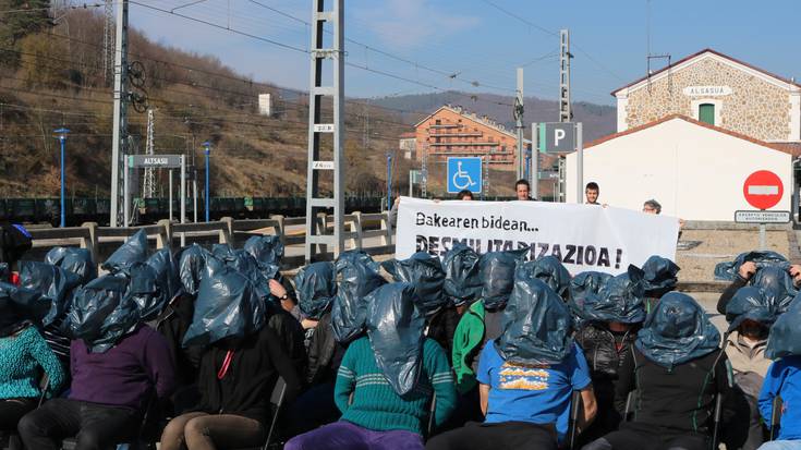 117 sakandarrek eta “milaka herritarrek” jasandako torturak salatu dituzte