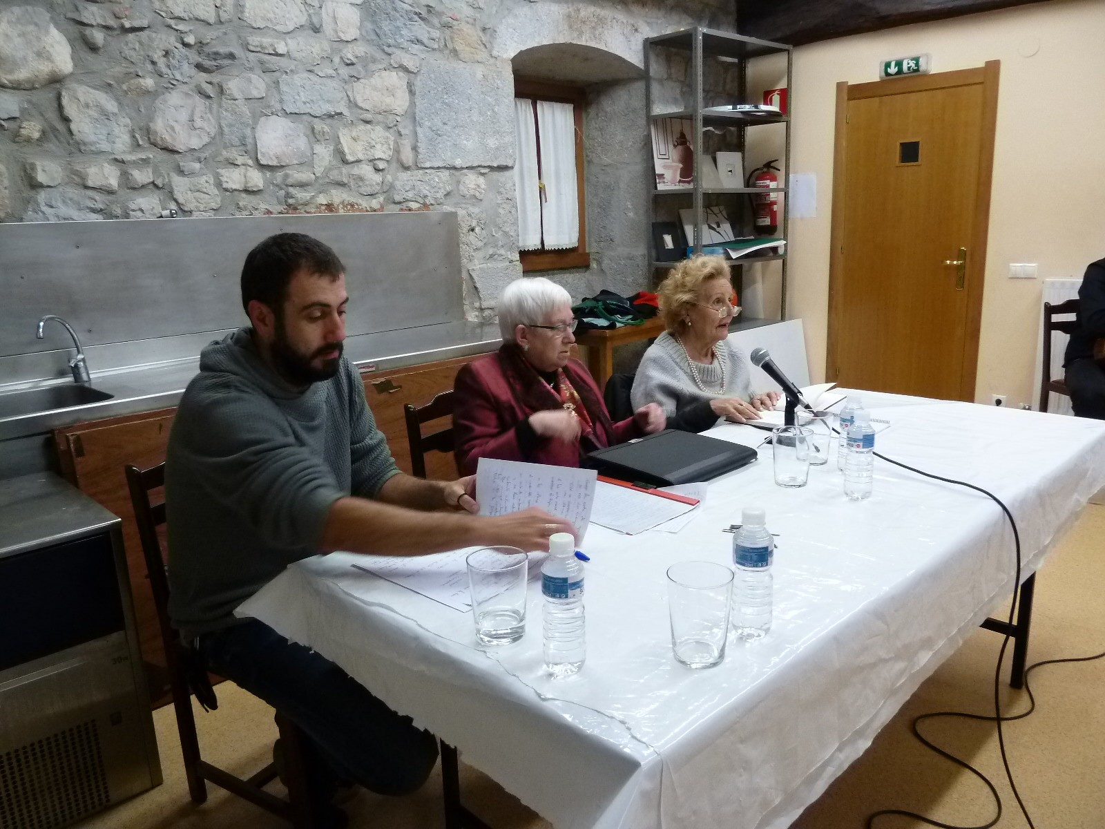 Hitzez hitz Poesia sustatuz Uharte arakilen
