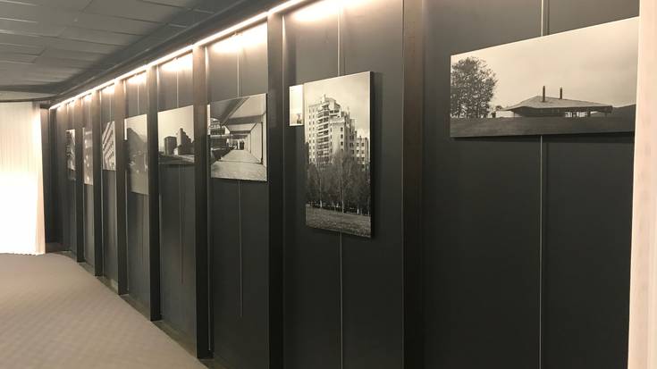 Olatzagutiko bi eraikin Redon Huiziren maisulanen erakusketan