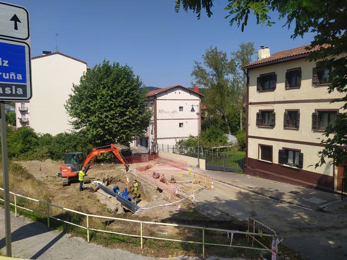Ur sarea berritzeko lanak martxa onean
