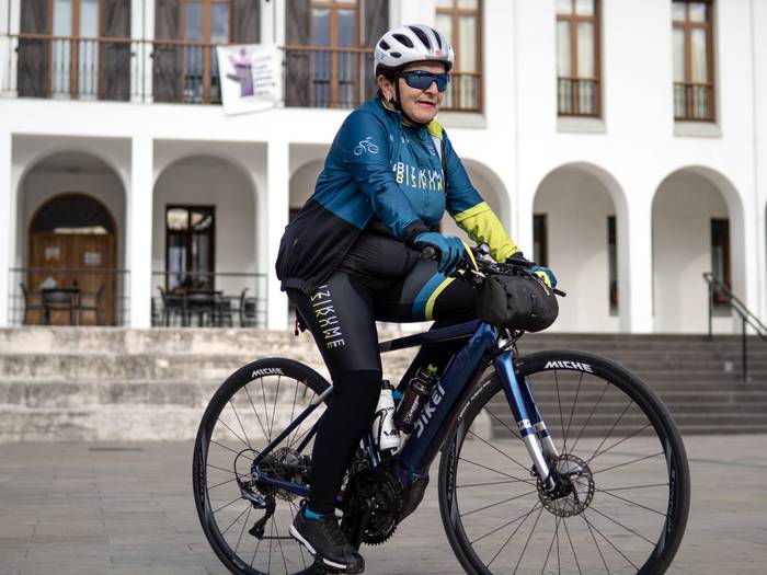 Aralarrera bizikletan, eta 76 urterekin