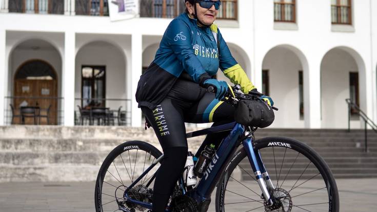 Aralarrera bizikletan, eta 76 urterekin