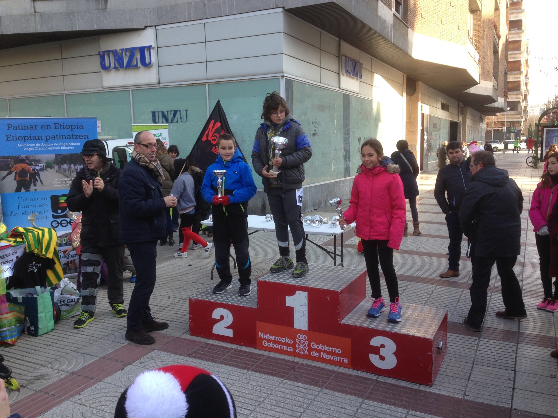 Lapuente, Goikoetxea eta Ormazabal Iruñeko patinen gaineko San Silbestreko podiumean