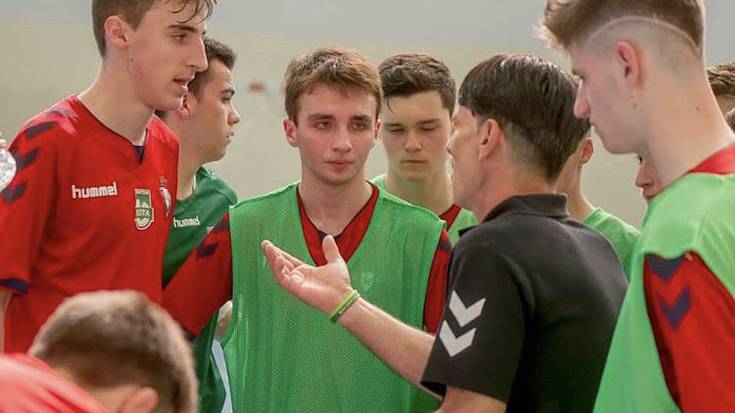 Futsalsakana Areto Futbol Eskola sortu nahi dute Arbizun