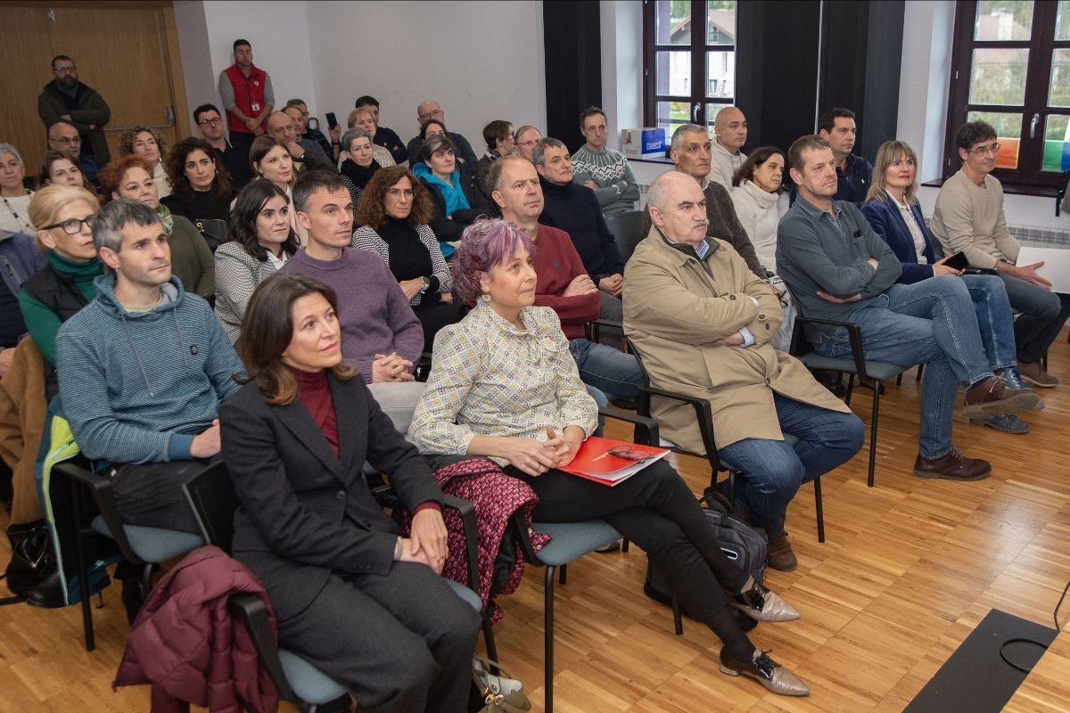 "Lan interesgarria dago ildo berriak irekitzeko"