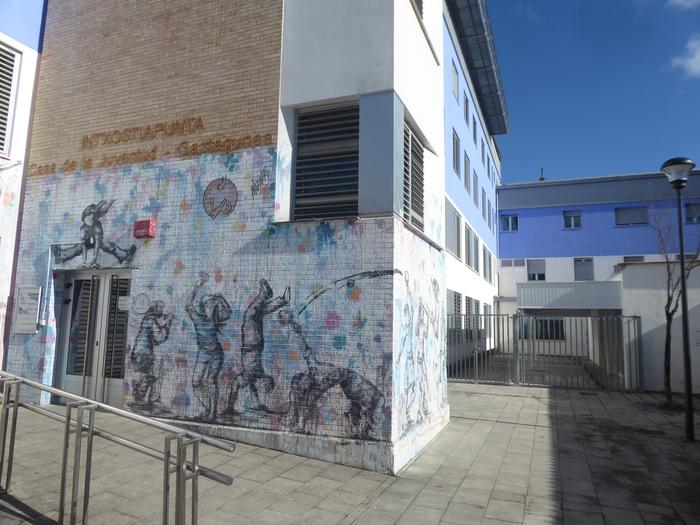 Jubilatu elkarteak portxea mustu du