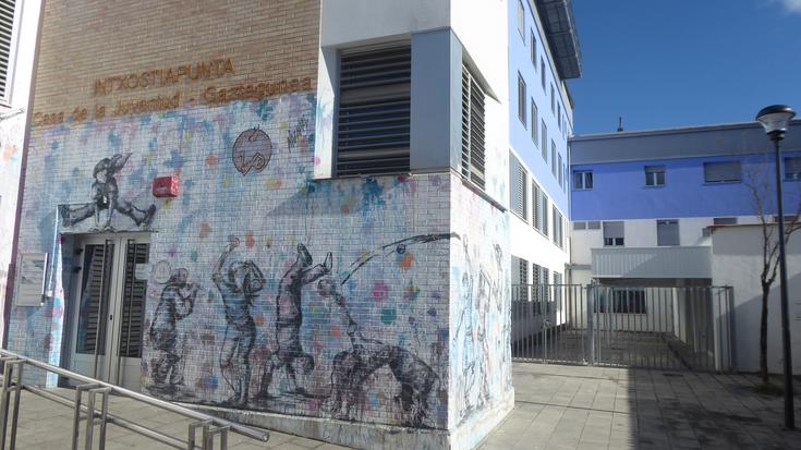 Jubilatu elkarteak portxea mustu du