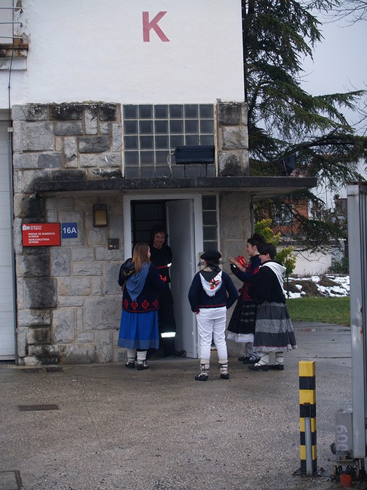 Kintoz bete dira kaleak - 30