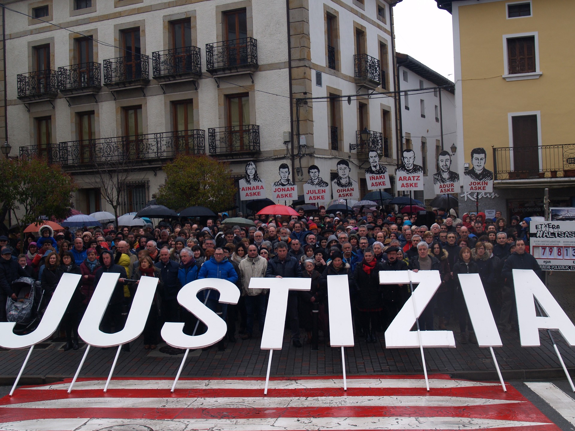 Justiziak bidegabeki zigortu zituenen alde