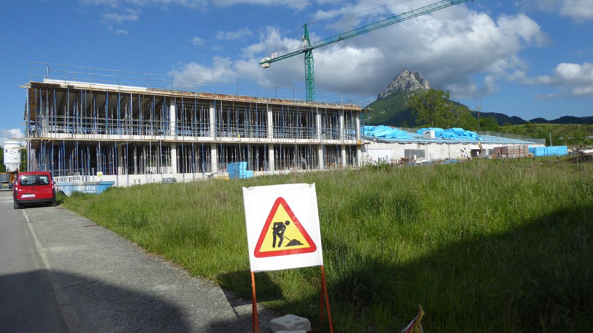 Kontu-hartzailetza Nagusiak OANAren eskolako lanei buruzko txostena gaitzetsi du