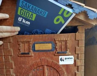 Hurbilekoa eskura duzu Sakanako Gidarekin