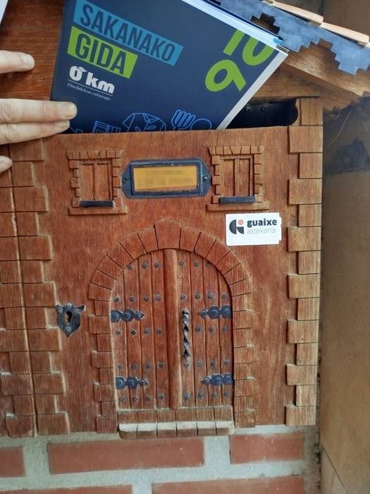 Hurbilekoa eskura duzu Sakanako Gidarekin