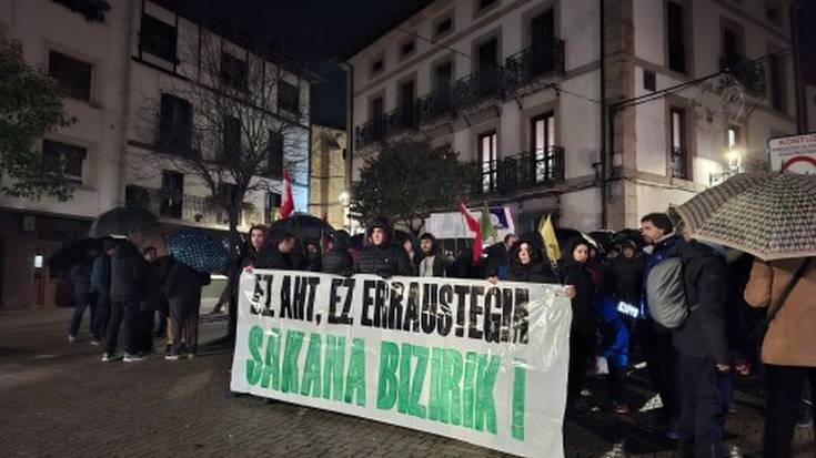 'Sakana bizirik' kontzentrazioa, Ziordiko udalaren oharra, auto istripua eta erreskate bat