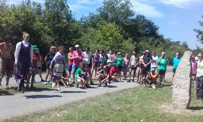 AHTren lanak gelditu orain! manifestaziorako autobusa. 