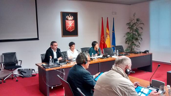 UEMAk administrazio publikoko lanpostuei hizkuntza eskakizuna ezartzeko eskatu du