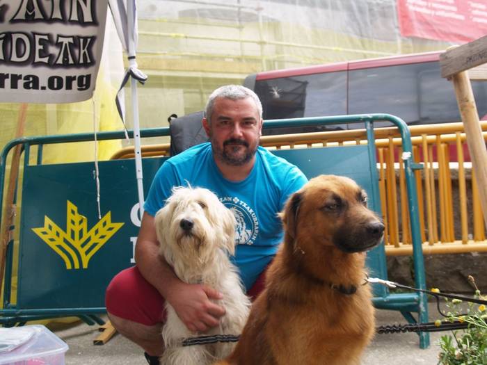 "Jendeak jakin dezala galtzeko zorian dagoela"