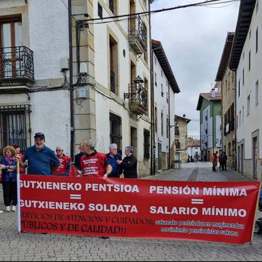 Adinekoen eskubideak eta beharrak babestea eskatu dute