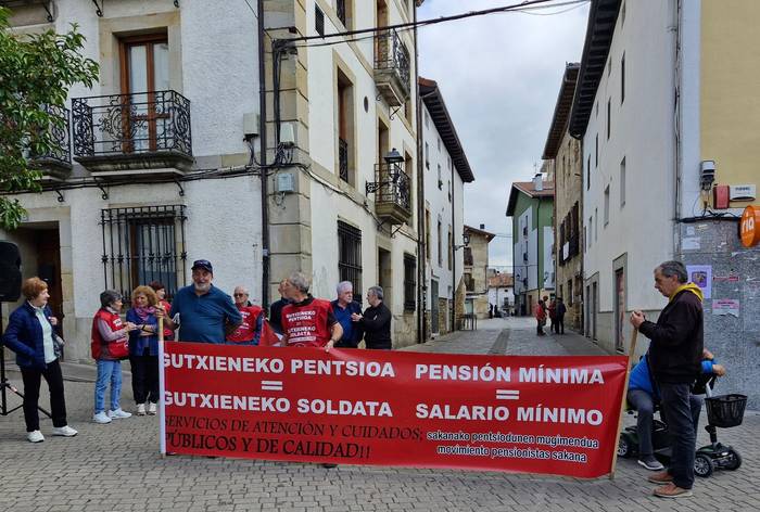 Adinekoen eskubideak eta beharrak babestea eskatu dute