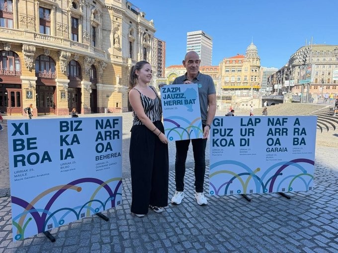 Gure Eskuk dantzaren bidez herri bat irudikatu nahi du