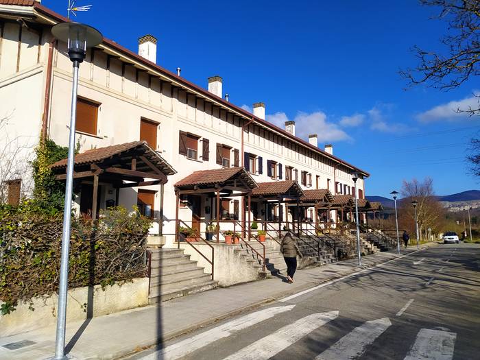 Hainbat farola berri