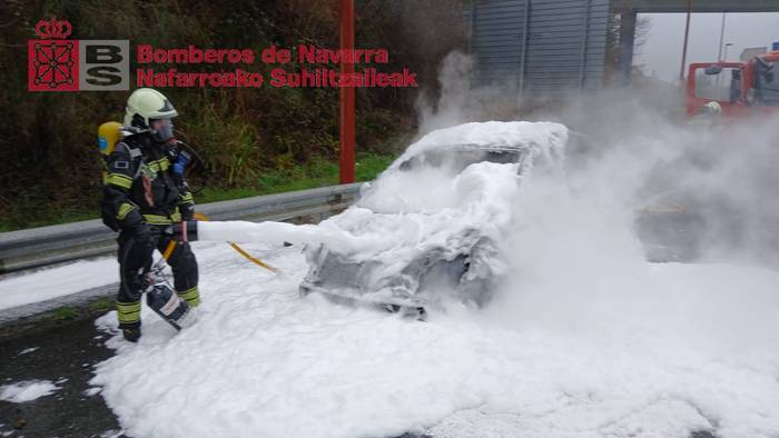 Autoak su hartu zuen