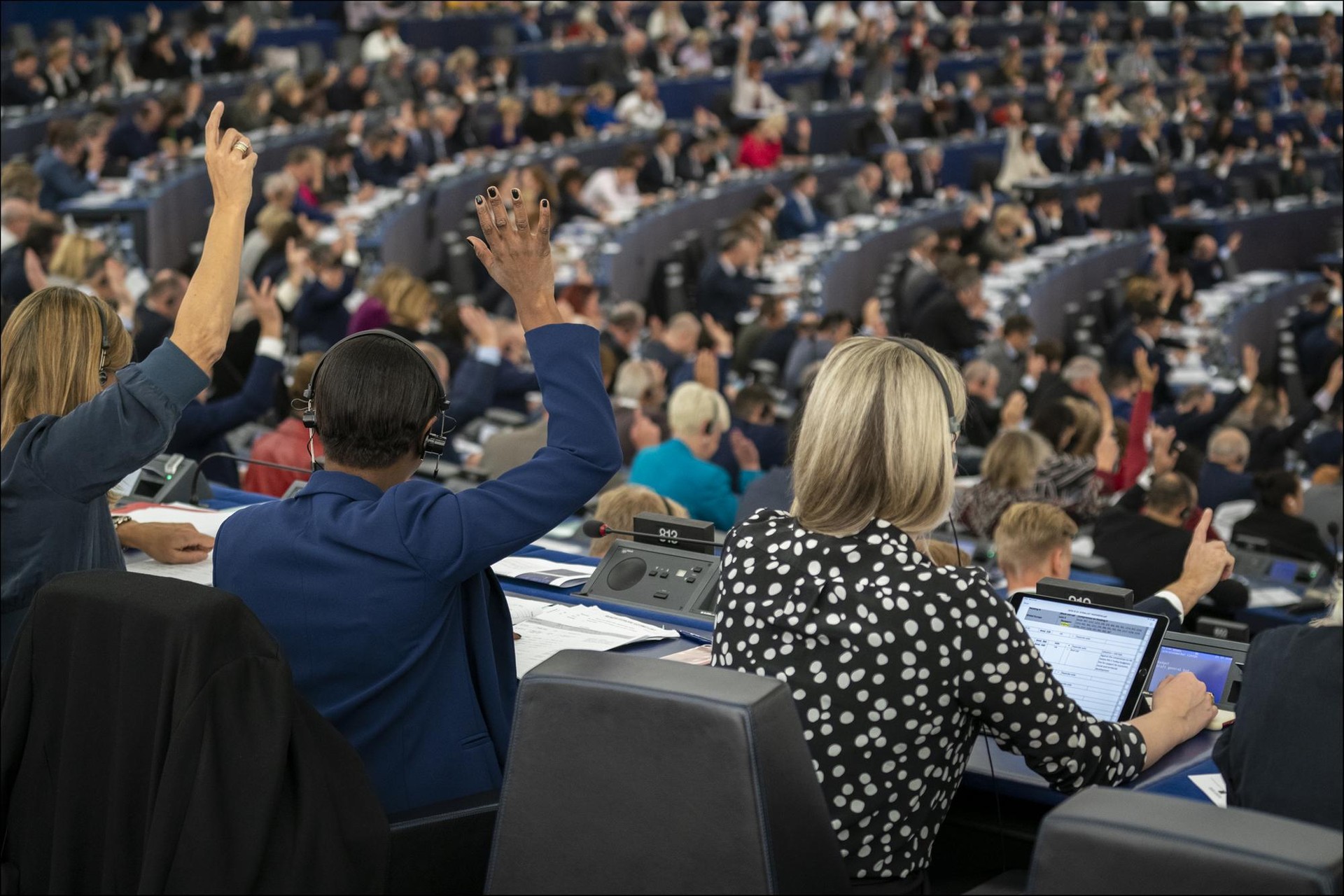 Europako hauteskunde kanpaina hasi da