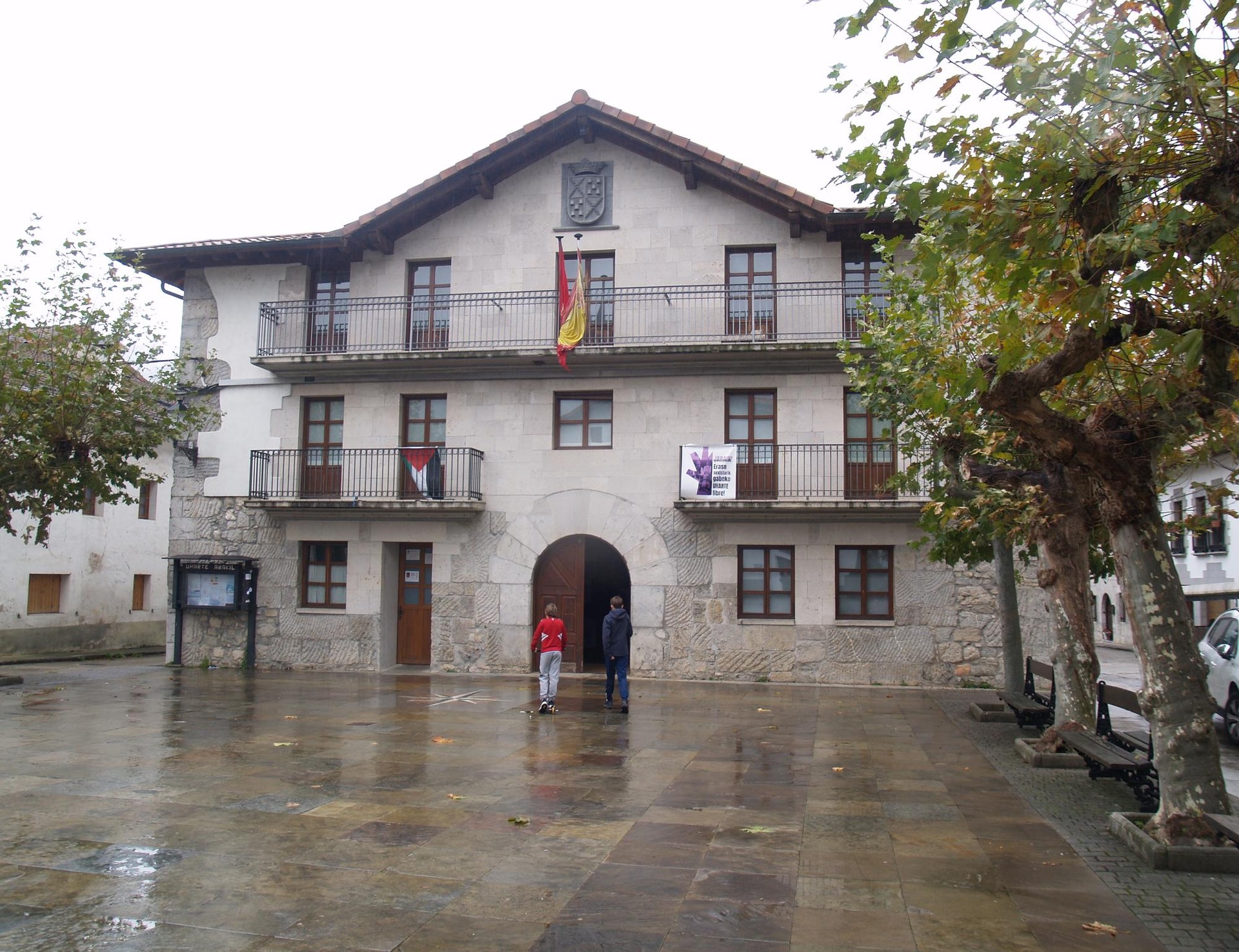 Udaletxea ordu batez egonen da zabalik