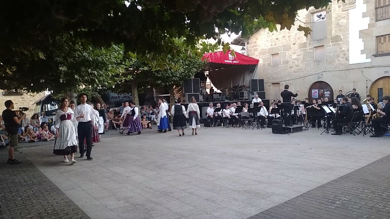 "Dantza bat izateak ilusioa egiten digu"