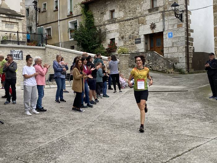 Sakanako Emakumeendako Atletismo Eskolak, ateak zabalik