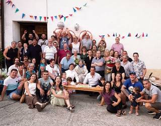 Ehun urte bete dutenei aitortza egin diete