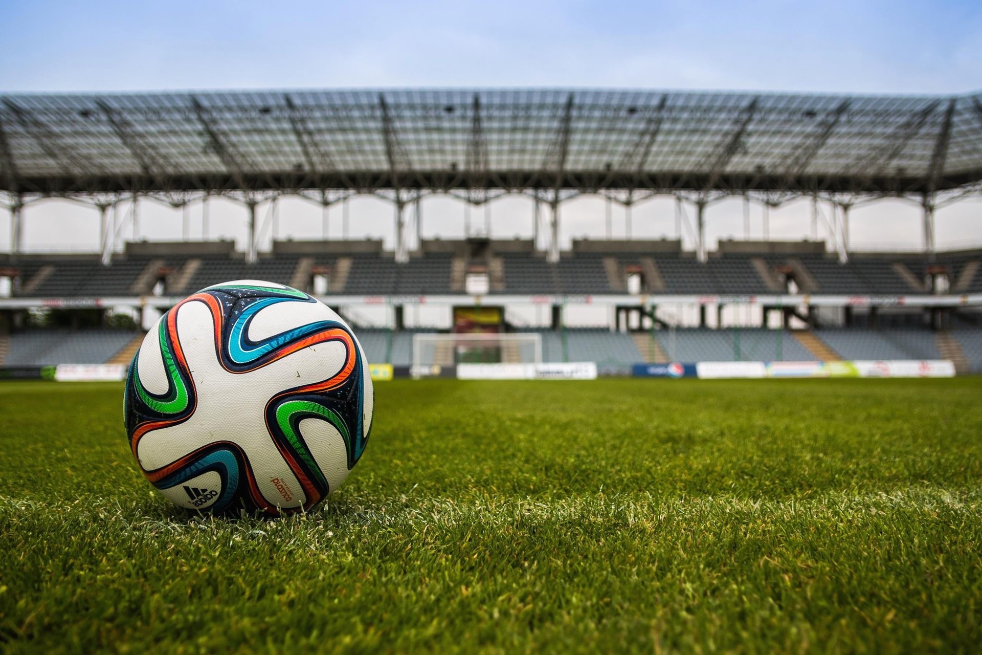 Futbolkraziaren koxka zorrotzak eta zulo beltzak