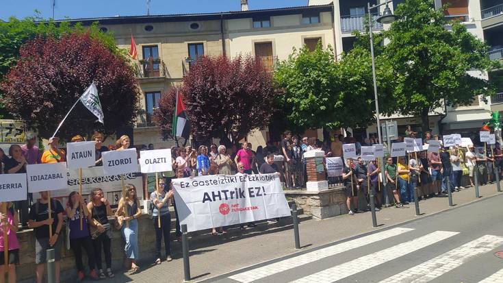 AHTko zundaketak "ez laguntzeko" deialdia egin dute