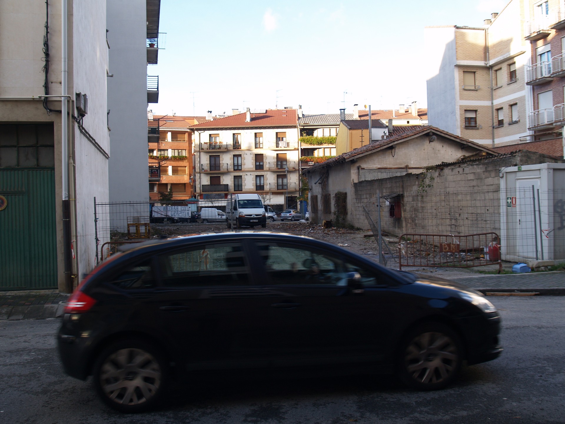 Udalak ibilgailuendako parking berria jarriko du
