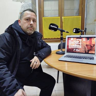"Konponbidean aurrera egiteko beharra du herri honek"