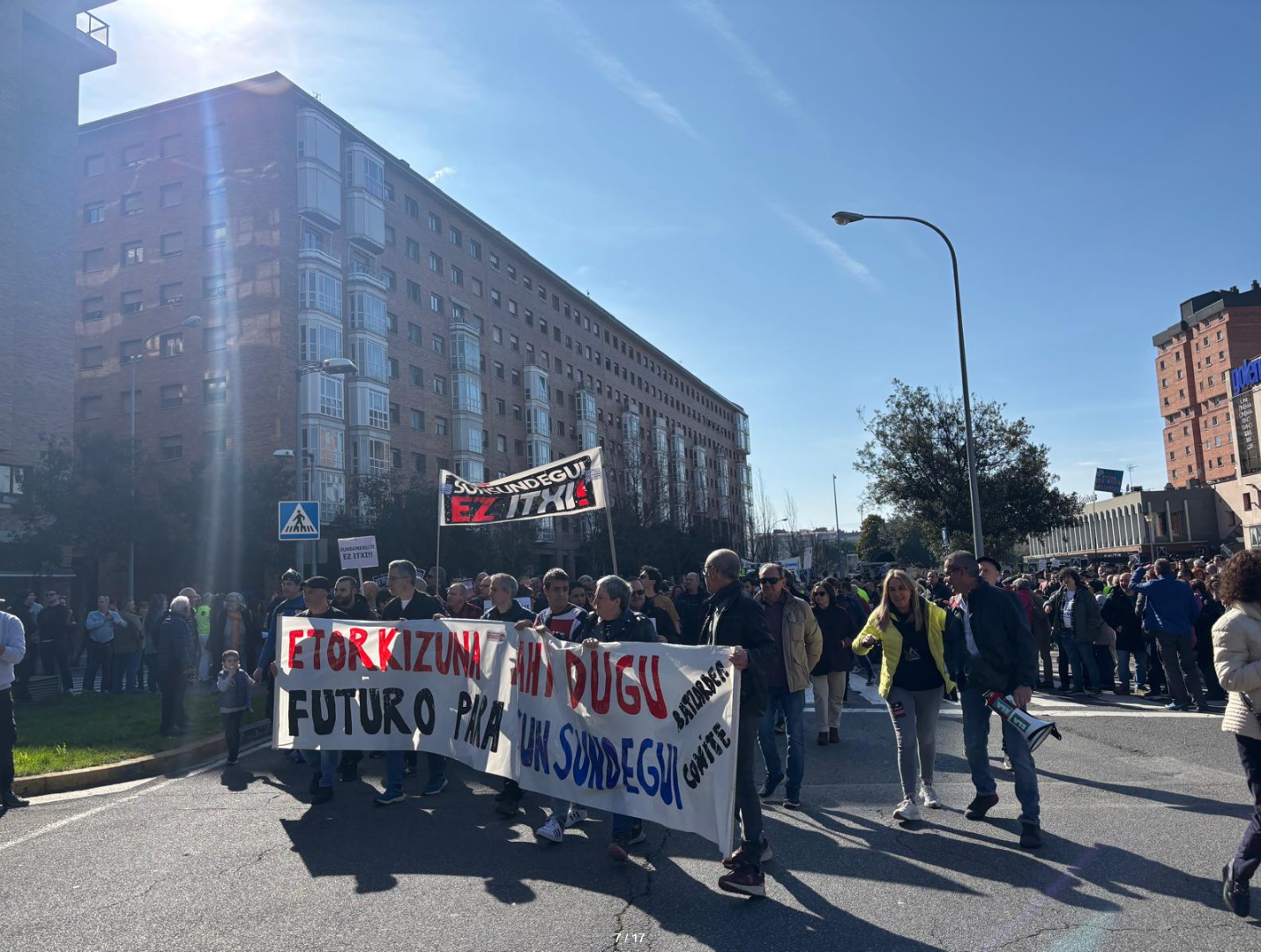 Industriaren defentsan manifestazioa egin dute