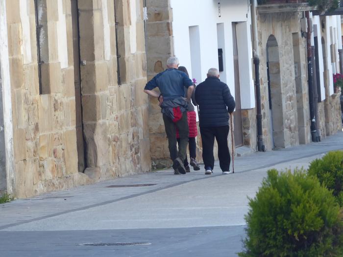 Ariketa fisikoa egiteko gonbidapena 65 urtetik gorakoendako