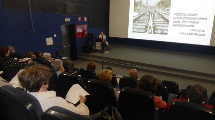 Idazlearekin elkarrizketa