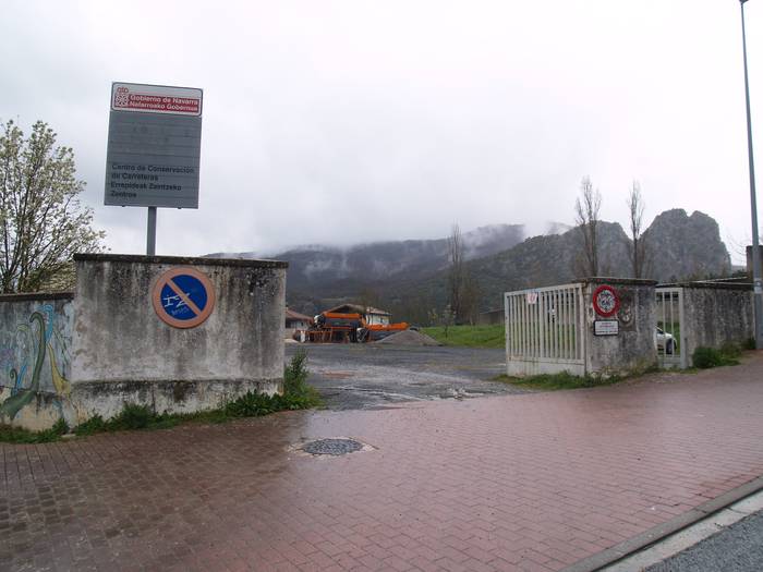 Errepideak eta autobiak mantentzeko lanak emateko deialdia eginda